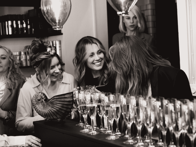 WE ARE ELLUI - ELLUI